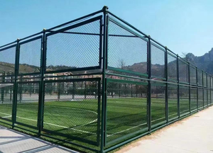 Clôture en treillis métallique vert revêtu pour extérieur avec poteaux en acier pour l'installation sur les terrains de sport - Product Image 3