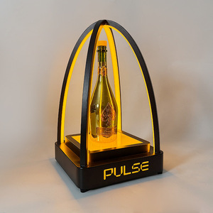 Support à vin lumineux LED en forme d'As de Pique, jaune, présentoir de bar éclairé, utilisation moderne pour les fêtes - Product Image 1