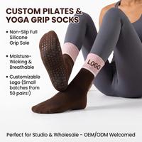 Chaussettes de yoga et de Pilates antidérapantes personnalisées avec logo OEM, en coton doux et respirant, pour femmes, idéales pour la barre et le fitness en studio, faible MOQ, vente en gros