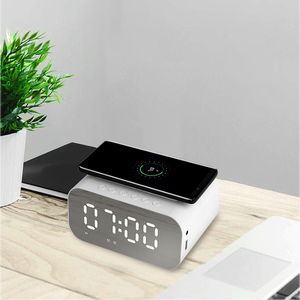 Nouvelle station de charge sans fil 3-en-1, réveil multifonction, haut-parleur extérieur avec sortie 5W, matériau ABS, <span class=keywords><strong>radio</strong></span> FM - Product Image 4