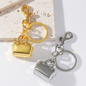 พวงกุญแจจี้โลหะผสมน่ารัก ขนาดกะทัดรัด ดีไซน์สวยเก๋ ขายดีปี 2026 ของขวัญสำหรับสาวๆ เครื่องประดับแฟชั่น ขายส่ง - Product Image 1