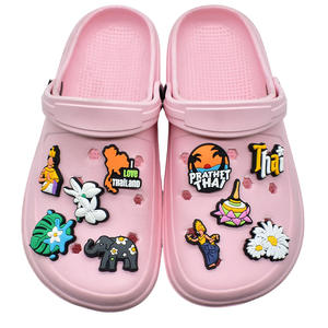 พวงกุญแจรองเท้า PVC ลายอาหารไทย รูปต้มยำกุ้งและทุเรียน  แบบ 3 มิติ  ของที่ระลึกสำหรับคนรักประเทศไทย - Product Image 2