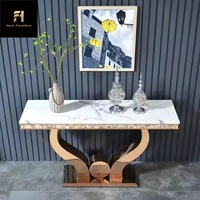 Table console argentée de style moderne avec miroir incurvé et pied en acier inoxydable Nouveau design de table d'entrée pour meubles de salon