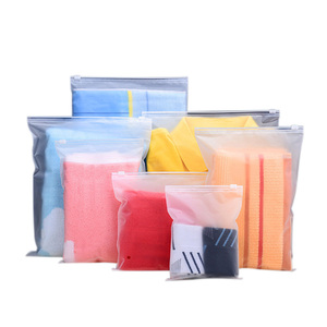 Bolsa de embalaje Ziplock para almacenamiento de ropa YOUYU logotipo personalizado plástico transparente esmerilado mate - Product Image 4