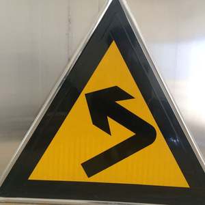 Señal de Tráfico de 18 Pulgadas en Lámina de Aluminio con Película Reflectante de Primera Calidad para Carreteras - Product Image 2