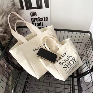 Bolso de lona unisex con logotipo personalizado Weekender de algodón con asa de letra reforzada Idea de regalo única para mujeres y hombres - Product Image 2