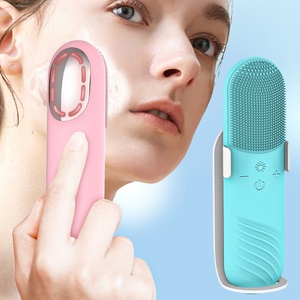 Brosse nettoyante faciale portable 4 en 1, étanche, rechargeable par USB, en silicone, pour nettoyer les pores, instrument de nettoyage du visage - Product Image 1
