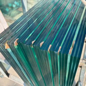 Balustrades en verre trempé, cloisons intérieures, perforation irrégulière personnalisée, utilisation en hôpital et en hôtel, <span class=keywords><strong>garantie</strong></span> de 5 ans - Product Image 3