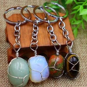 سلسلة مفاتيح جديدة من الحجر الطبيعي، حلقة معلقة غير منتظمة من الكريستال والعقيق مع سلك نحاسي ملفوف - Product Image 5