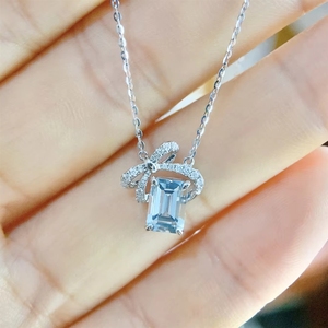 สร้อยคอทองคำแท้ 18k ยี่ห้อซินฟลาย พร้อมจี้รูปโบว์ประดับเพชรอะความารีน - Product Image 2