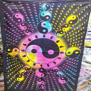 Nouvelle Tapisserie Murale Tricotée LAXMANS Yin Yang en Coton Imprimé Multicolore 75x110cm en Gros, Provenant d'Inde - Product Image 4