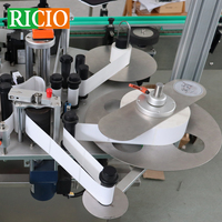 Machine d'étiquetage linéaire à grande vitesse RICIO pour flacons en verre miniatures de 3 ml, autocollants verticaux automatiques pour cosmétiques