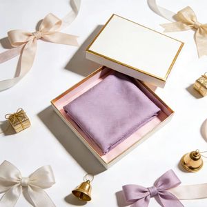 Scatola Rigida Bianca con Design Semplice, Foglia d'Oro, Interno <span class=keywords><strong>in</strong></span> Spugna, Personalizzabile, <span class=keywords><strong>in</strong></span> Materiali Riciclati per Regali di Nozze, Abbigliamento, Sciarpe, Durag - Product Image 1