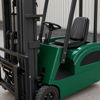 Kleiner Elektro-Gabelstapler mit Lithium-Ionen-Batterie, Vollgummireifen und Hydraulischem Seitenschieber für Logistikzentren