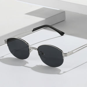 高レベルビンテージスタイルの金属フレームサングラス女性用古いお金美容ブラックメガネUV400凹面日焼け止めシェード - Product Image 1