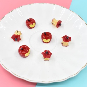 Abalorios de resina de manzana roja simulada, artesanías de resina de frutas dulces para pendientes, collares, accesorios y decoración de jardín de hadas - Product Image 6