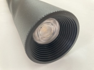 Cómo brillante lámpara colgante LED moderna tubo largo <span class=keywords><strong>de</strong></span> <span class=keywords><strong>aluminio</strong></span> negro colgante con chip LED <span class=keywords><strong>de</strong></span> marca y controlador para Decoración - Product Image 3