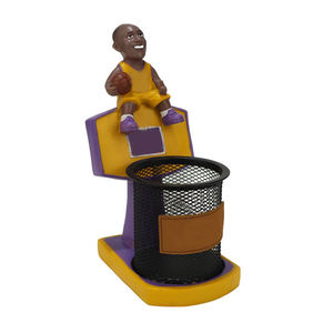 Portapenne Artistici Personalizzati in Resina con Teste Oscillanti, Tema Sportivo di Stelle del Basket e del Calcio, Dipinti a Mano - Product Image 3