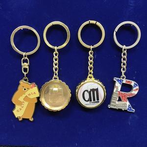 중국 제조업체의 맞춤형 호텔 키 체인 귀여운 스타일과 개인화 된 로고가있는 부드러운 에나멜 황동 금속 - Product Image 3