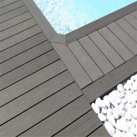 Technologie innovante, revêtement de sol moderne brossé pour applications résidentielles et commerciales en extérieur, terrasse en bois WPC ignifuge
