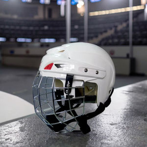 Casque de hockey sur glace professionnel de gros pour joueurs, toutes tailles, couleur blanche, avec grille de protection intégrée - Product Image 1