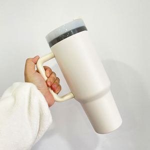 Vaso Térmico de Acero Inoxidable de Alta Capacidad de 40 oz con Logotipo Personalizado, Color Verde por Dentro y Negro por Fuera - Product Image 4
