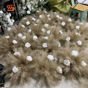 Composizione Floreale Sferica da 35cm con Rose Bianche e <span class=keywords><strong>Pampas</strong></span> per <span class=keywords><strong>Centrotavola</strong></span> Matrimoniale ed Eventi - Product Image 1