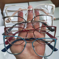 Femmes Métal cateye pour dames mode aléatoire Liquidation de stock Monture en métal pas cher prêt à expédier Monture de lunettes en métal pour femmes