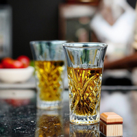 Offre Spéciale Vintage en relief 2oz Super mignon orné verres à liqueur fantaisie verres à liqueur/Base lourde verre à liqueur ensemble/Tequila Shot
