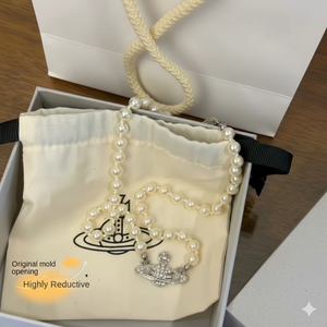 Nouvelle Arrivée : Collier Saturne Empress Dowager Haut de Gamme, Pendentif Planète Rétro Entièrement Sertie de Diamants, Chaîne Sportive en Titane Unisexe Motif Bambou - Product Image 2