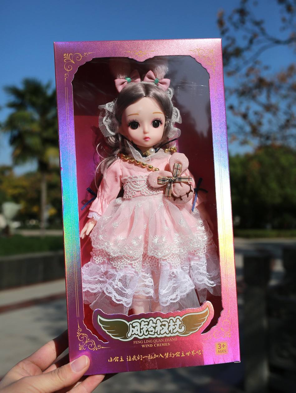 Jupe rose style D avec pendentif tête de lapin.