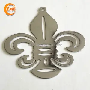 Atacado fantasia casamento presentes die-cut metal fleur de lis marcadores