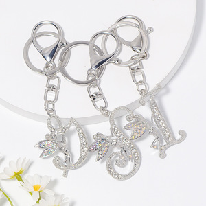Portachiavi con Lettera Iniziale Corsiva in <span class=keywords><strong>Oro</strong></span> e Argento con Strass, Foglia di Vite e Cristalli, Ciondolo per Borsa per Donne e Ragazze - Product Image 6