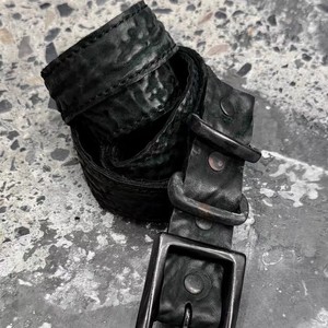Ceinture unisexe à boucle ardillon en cuivre artisanale Pioneer, style punk texturé foncé, avec finition plastique effet cicatrice et motif hanche de cheval - Product Image 4