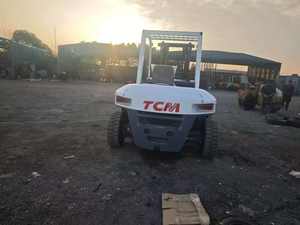 Montacargas Manual Usado TCM Komatsu FD70 de 7 Toneladas con Motor Diésel, Componentes Principales: Motor y Caja de Cambios, para Uso en Restaurantes, Hogares y Granjas - Product Image 2