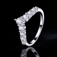 Bague élégante en argent sterling S925 avec moissanite taille ronde, bague de fiançailles en moissanite en forme de V pour femme