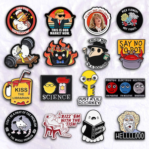 Spilla in smalto creativa a tema scienza e fisica (Protono, Elettrone, Neutrono) con scritta 'TRUST ME I'M A DOCTOR', distintivo <span class=keywords><strong>per</strong></span> zaino, gioiello, <span class=keywords><strong>regalo</strong></span> <span class=keywords><strong>per</strong></span> amici - Product Image 1