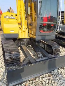 Excavatrice sur chenilles hydraulique Kobelco SK75n jaune, équipement de construction robuste monté sur chenilles - Product Image 3