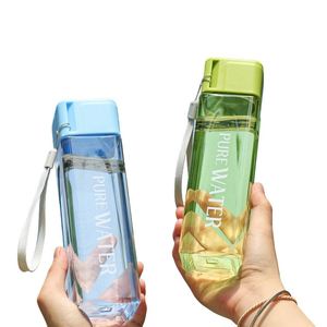 Bouteille d'eau carrée en gros, personnalisable, en plastique transparent, 500 ml, pour le sport, facile à nettoyer, pour enfants - Product Image 3