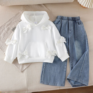 Set Due Pezzi per Ragazze Autunno Inverno: <span class=keywords><strong>Felpa</strong></span> con <span class=keywords><strong>Cappuccio</strong></span> a Maniche Lunghe Tinta Unita e Jeans - Product Image 2