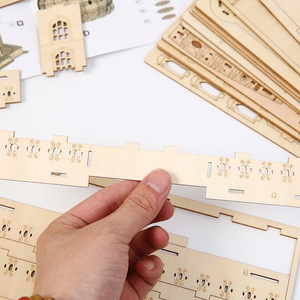 Puzzle 3D in Legno Personalizzato: Modello Architettonico del Castello del Mondo da Assemblare per Decorazione Garage e Scrivania - Product Image 4