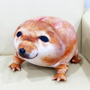 Coussin en peluche Meme 'What the Dog Doing' Viral, Coussin en peluche Chien 'My Knife and Shield', Coussin en peluche Meme Amusant - Product Image 5