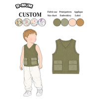 Gilet en tricot côtelé à col en V avec deux poches cargo sur le devant, couleur vert militaire uni, style workwear simple et minimaliste pour l'intérieur et l'extérieur