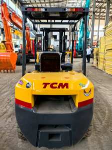 Carretilla elevadora diésel de combustión interna usada TCM 3Ton con neumático sólido y mástil de tres etapas - Product Image 2