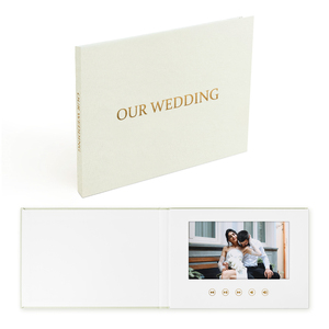 Créez votre propre carte de vœux numérique avec vos souvenirs Anniversaire Noël Notre mariage Feuille d'or Lecture vidéo et photo - Product Image 1