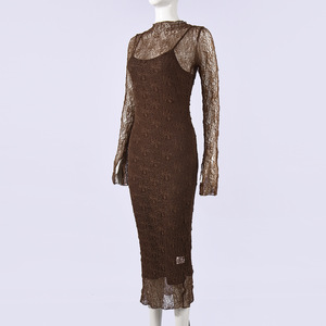 Completo da donna due pezzi: Abito a collo alto in pizzo a maniche lunghe e Canotta, con polsini svasati, vestibilità aderente, ideale per appuntamenti, pendolarismo, feste e cene - Product Image 6