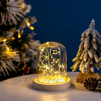 Cloche Cloche en verre avec base en bois Décoration de maison Love Europe Christmas Clear Folk Art Ornement de Noël