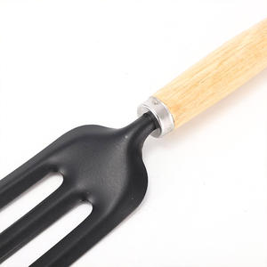 Horquilla de jardín con cabeza de acero al carbono y mango de madera para excavar y cultivar la tierra en el jardín, uso en exteriores. - Product Image 1