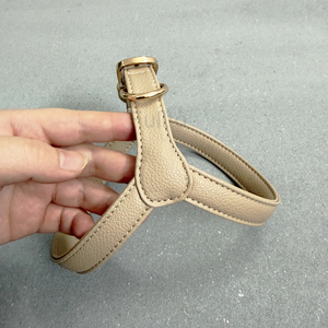 طقم طوق وحزام فاخر للكلاب من الجلد الصناعي الناعم قابل للتعديل للكلاب الصغيرة والجراء - Product Image 1