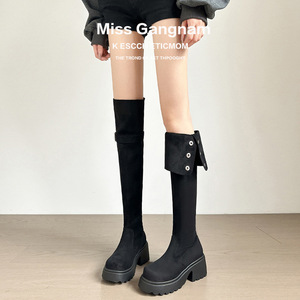 Botas de mujer de ante marrón por encima de la rodilla con correa de hebilla y botones metálicos, tacón de bloque grueso, punta redonda, estilo casual y a la moda. - Product Image 2